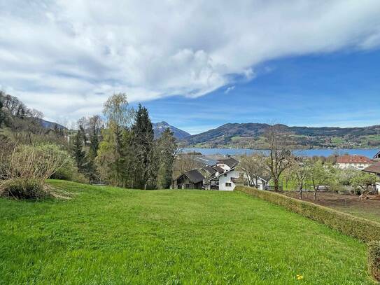 Idyllisches Anwesen mit Seeblick am Attersee: Wohnen in ruhiger Lage