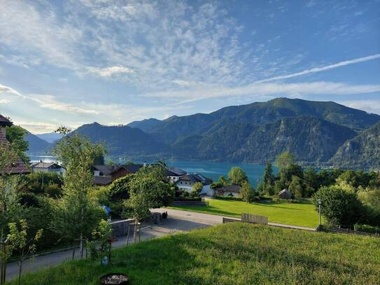 Sonnverwöhntes Haus mit Attersee- und Berglick