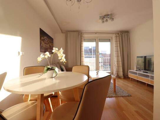 Modern, Stillvoll mit Balkon und neu Renoviert