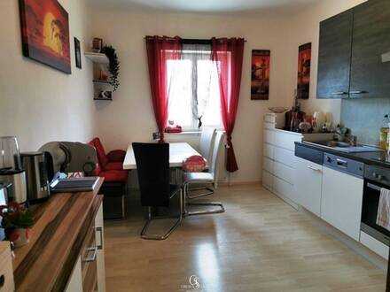 Zeitgemäßer Wohnkomfort: 2-Zimmer Wohnung mit Carport