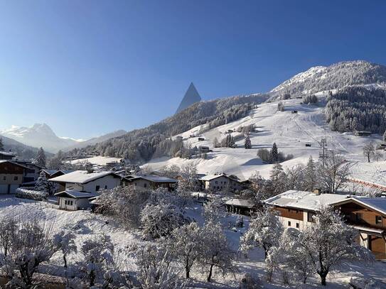 Miete: Kernsanierte, sonnige Dachgeschosswohnung an der Skipiste