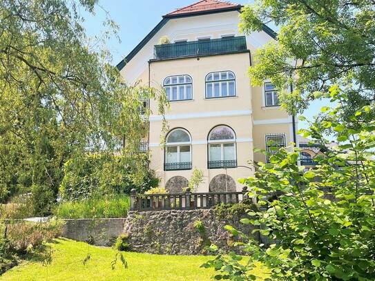 Traufhafte Dachgeschoss-Wohnung in Villa von Anif