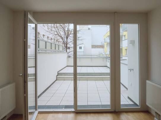 Sonnige und ruhige Erdgeschoss Wohnung mit großer Terrasse und an U-Bahn