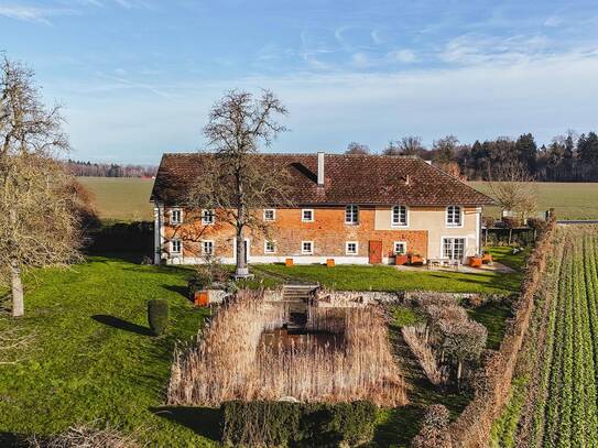 Renoviertes Bauernhaus mit idyllischem Garten und Badeteich ‒ Zweitwohnsitz möglich