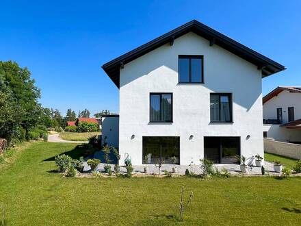 NEUWERTIGES EINFAMILIENHAUS MIT EINLIEGERWOHNUNG IN HOCHBURG-ACH ! DOPPELGARAGE - EBK -