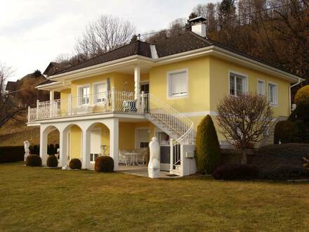 Villa mit traumhaften See und Bergblick!