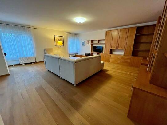 Renovierte 3-Zimmer-Wohnung mit 2 Balkonen und EBK in Salzburg-Parsch