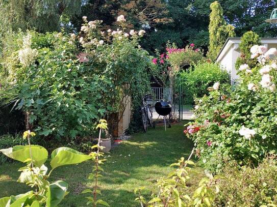 Familienidylle – Ihr neues Zuhause mit sonnigem Garten und moderner Ausstattung