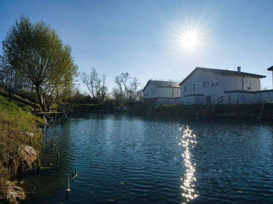 Ihr Traumhaus am See - neuwertige Doppelhaushälfte mit 5 Zimmern, Garten und Erdwärme!