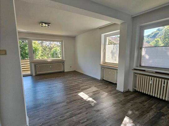 4 Zimmer Wohnung frisch renoviert