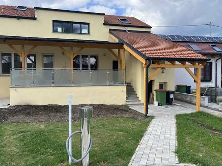 Neu renovierte Erdgeschosswohnung mit Terrasse sucht Familie