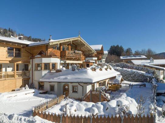 Traumchalet in sonniger & ruhiger Lage mit Sauna Whirlpool und Hahnenkamm/Streif/Kitzbühelblick