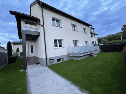 Schöne Gartenwohnung mit Balkon