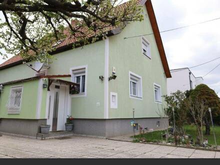 --Einfamilienhaus-- geräumig und gepflegt Garten &Swimmingpool