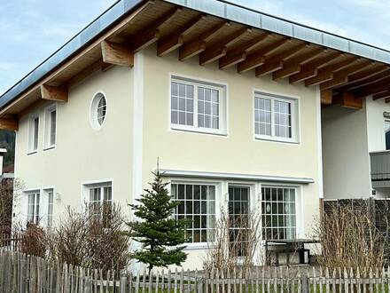 Charmantes neuwertiges Haus in sonniger ruhiger Lage mit EBK, 2 Bädern, Terrasse und Garten