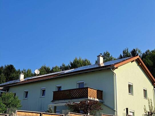 Moderne 4-Zimmer-Wohnung mit Sonnenbalkon und großem Dachboden