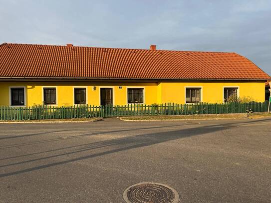 Preiswerter und geräumiger Bungalow mit einem Zimmer und Einbauküche in Raipoltenbach