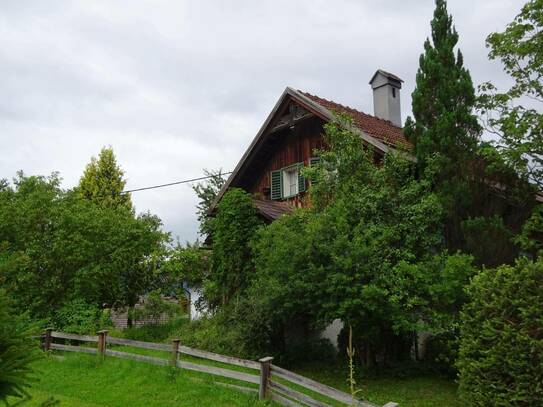 PROVISIONSFREIES Sanierungsbedürftiges Haus mit grossem Garten