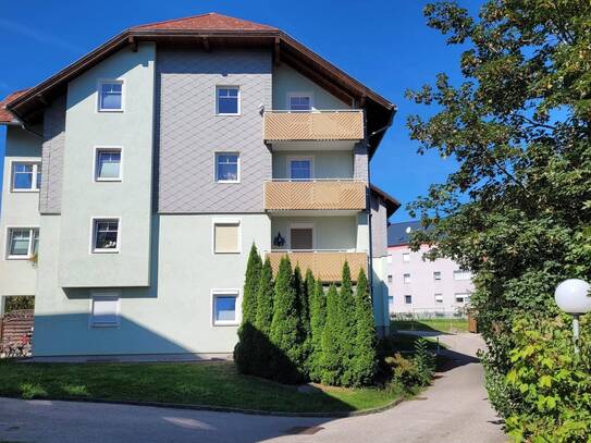 PROVISIONSFREIE 3-Zimmer-Wohnung in Gmunden ** inkl. ZWEI großzügigen Tiefgaragenplätzen ** Balkon mit Gebirgsblick auf…