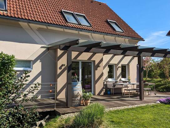 Modernes Einfamilienhaus mit Blick auf die Koralm