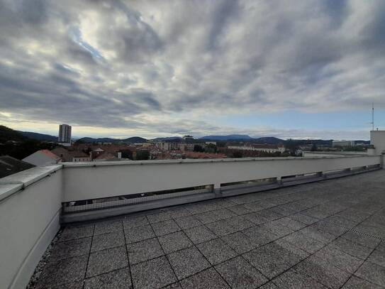 Top-Wohnung mit 2 Balkonen u. Dachterrasse im Herz-Jesu-Viertel