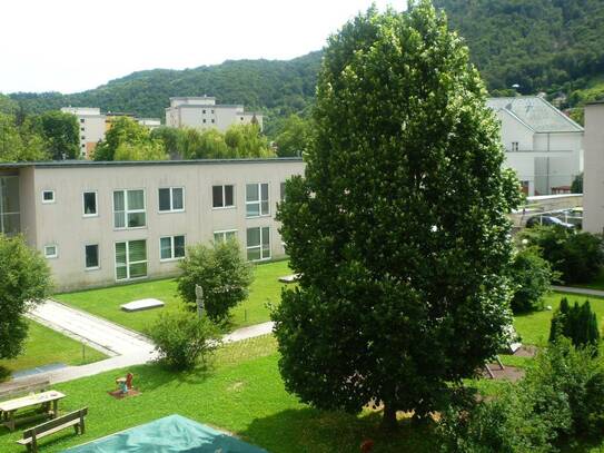 Helle sonnige Wohnung mit Tiefgarage und Balkon