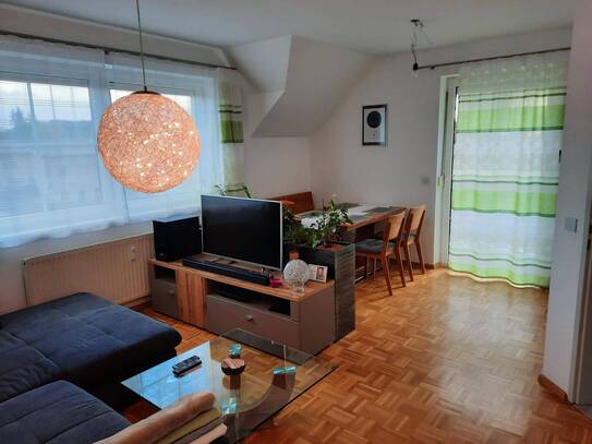 Top aufgeteilte 3-Zimmerwohnung mit Balkon und Parkplatz, ideal für Paare und junge Familien