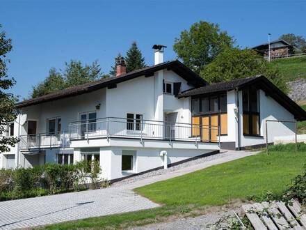 Renovierte Wohnung mit tollem Garten, Terrasse und Wintergarten