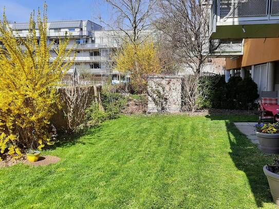 Attraktive 4-Zimmer-Erdgeschosswohnung in zentraler Ruhelage inklusive extrabreitem Tiefgaragenplatz