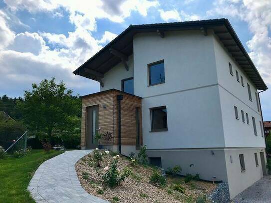 Erdgeschosswohnung in traumhafter Lage mit Terrasse und Garten in einem Zweifamilienhaus zu vermieten