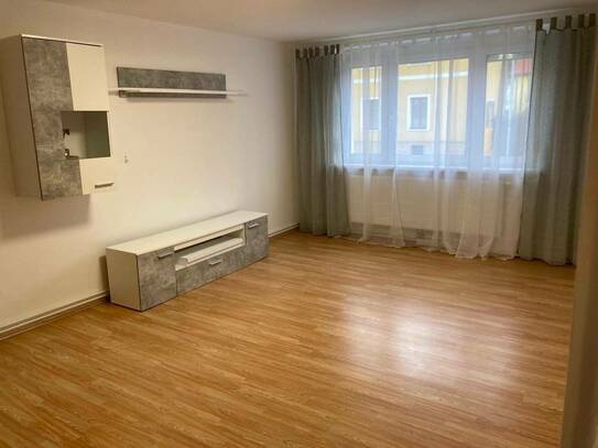 Neu Sanierte 2 Zimmer Wohnung