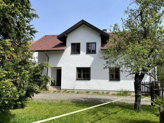 Bauernhaus mit großem Garten und Werkstatt