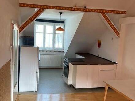 Schöne 3-Zimmer-Dachgeschosswohnung mit EBK in Weissenbach an der Triesting