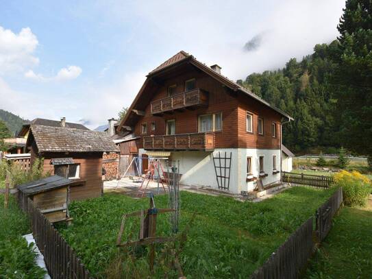 Landhaus in Muhr: Großzügige Fläche, 3 Balkone, Garage und mehr für nur 290.000,- EUR