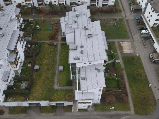 PRIVAT: Gepflegte 2-Raum-Wohnung mit Balkon und Einbauküche in Altmünster