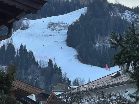 KITZBÜHEL ZENTRUM MODERN GROSSE SONNIGE TERRASSE STREIFBLICK PROV-FREI