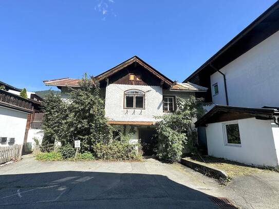 Abrisshaus mit Streifblick im Zentrum von Kitzbühel