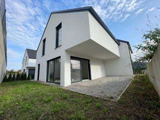 Doppelhaushälfte mit kleinem Garten, Terrasse und 3 Schlafzimmer. (Schlüsselfertig)