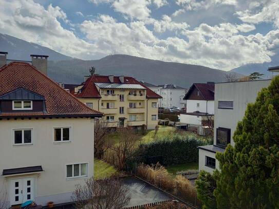 Attraktive 2,5-Zimmer-DG-Wohnung mit Einbauküche in Innsbruck