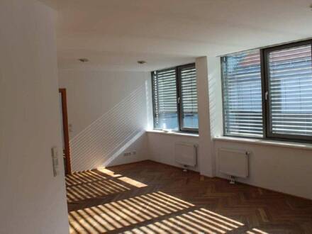 Büro- Geschäfts- und Wohngebäude