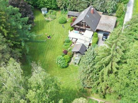 Ganz besonders idyllisches Haus auf 4300m² Grund