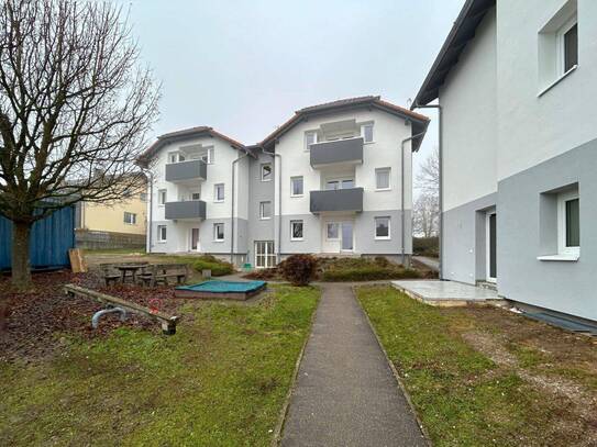 3 ZIMMER WOHNUNG AM LAND MIT BALKON UND GARAGE