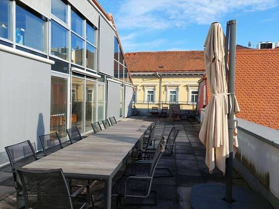 Innenstadtbüro mit großer Terrasse