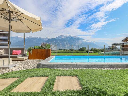 Einfamilienhaus mit Pool und Panoramablick in Toplage