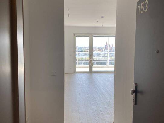 Taborama 2 Zimmer Wohnung mit Balkon, traumhafter Stadtblick und Pool am Dach!