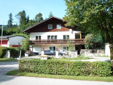 Nur 1ooo Schritte zum Attersee! Direkt in Unterrach wird ein Haus mit 2 Wohnungen in sonniger Lage angeboten!