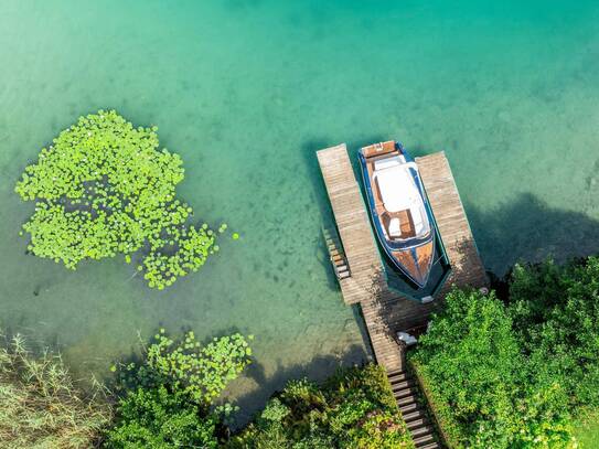 Idyllisches Seehaus mit prachtvollem Seezugang direkt am Wörthersee