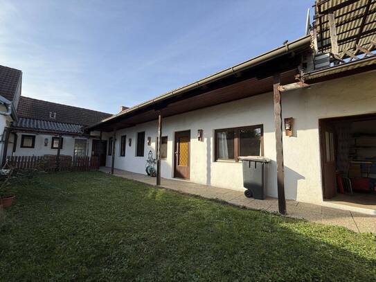 Renovierungsbedürftiges Einfamilienhaus in Altlichtenwarth - ca. 99m2 WFL, 4 Zimmer, Einbauküche, Garage