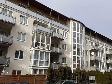 Amstetten. 5-Zimmer ET-Wohnung mit 2 Terrassen + Balkon. Euro 199.468,- monatl. 345,-.