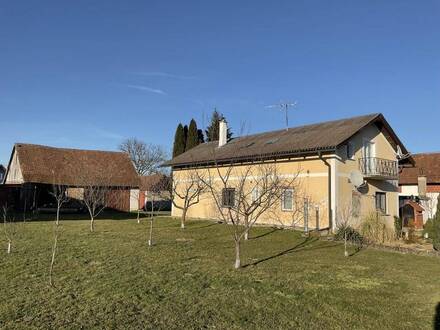 Einfamilienwohnhaus mit Nebengebäuden auf großem, ebenem Grundstück in ruhiger Lage nähe Mureck